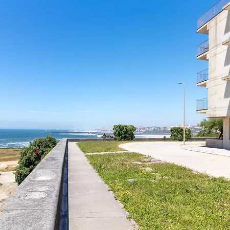 Coastal Bliss Stylish 2br By Lovelystay