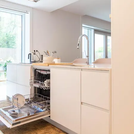 Coastal Bliss Stylish 2br By Lovelystay *