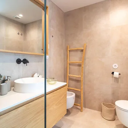 Coastal Bliss Stylish 2br By Lovelystay *